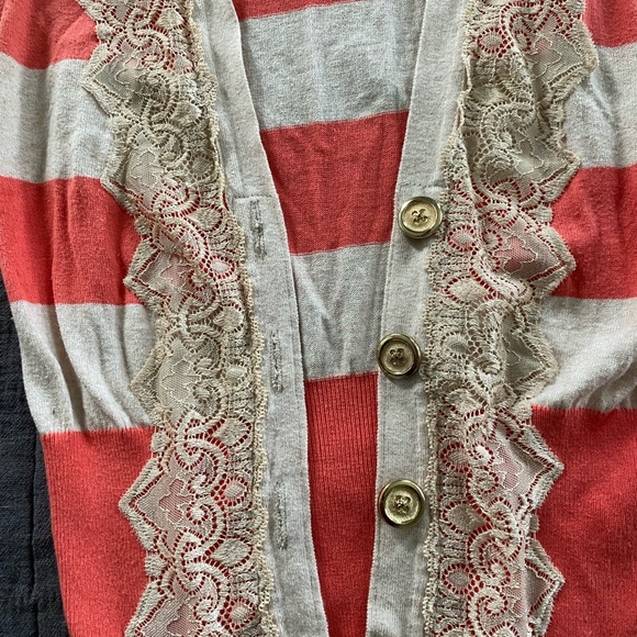 Salmon and gold Parfait cardigan with lace trim and gold buttons - Picture 3 of 3